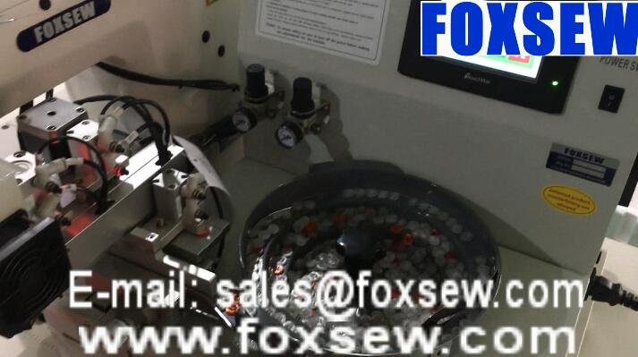 Automatic Feeding Button Attaching Machine